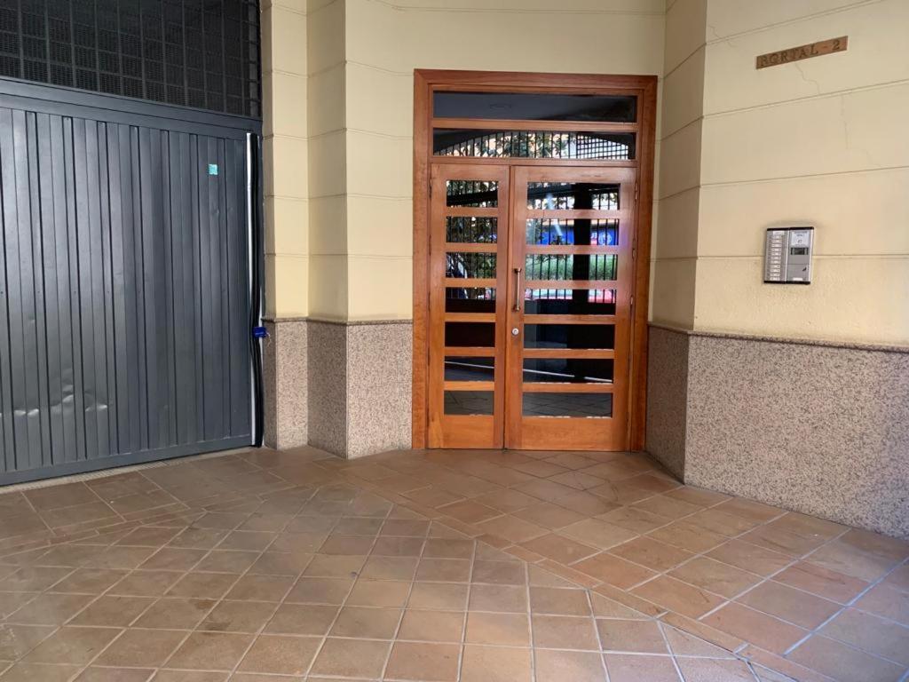Apartamento Con Encanto Y Parking Privado Y Gratuito Granada Luaran gambar