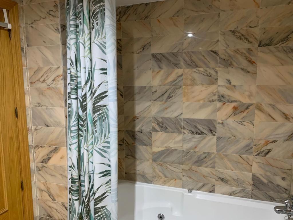 Apartamento Con Encanto Y Parking Privado Y Gratuito Granada Luaran gambar